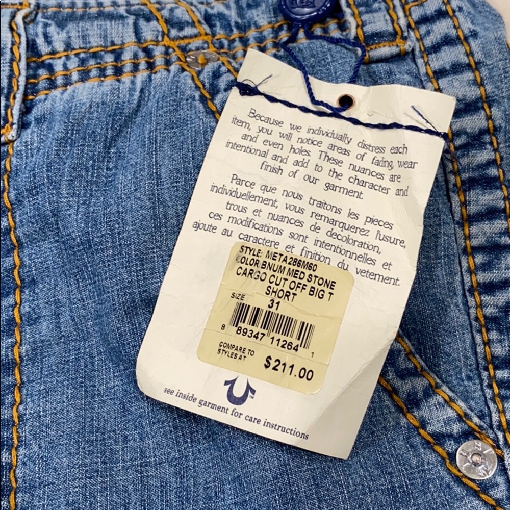 True Religion Cargo Cut off Big T Short - Picture 2 of 6